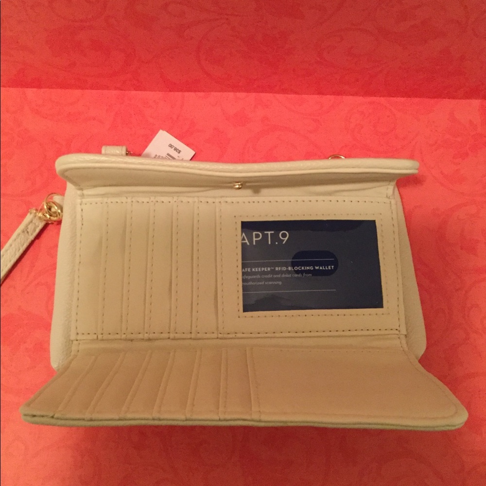 Women’s Convertible RFID Wristlet/Wallet/Crossbody Bag - Picture 2 of 6